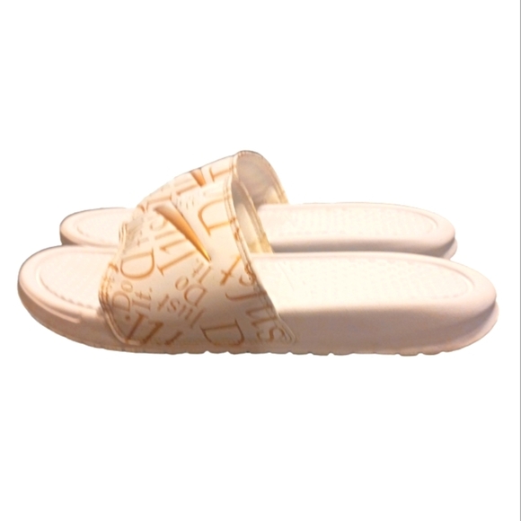 Nike Slides Women's size 7 White and Gold Slip On's - Picture 4 of 9